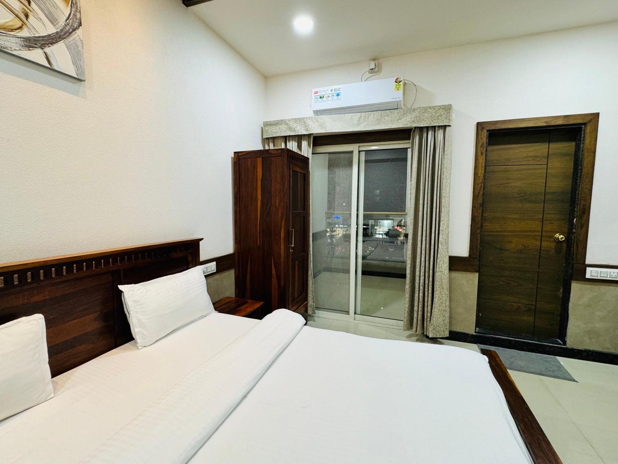 Hotel Tirth By Sonu'S Ujjain Exterior foto