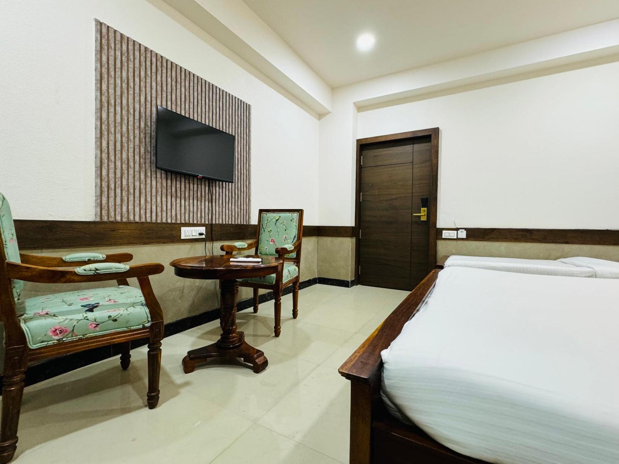 Hotel Tirth By Sonu'S Ujjain Exterior foto