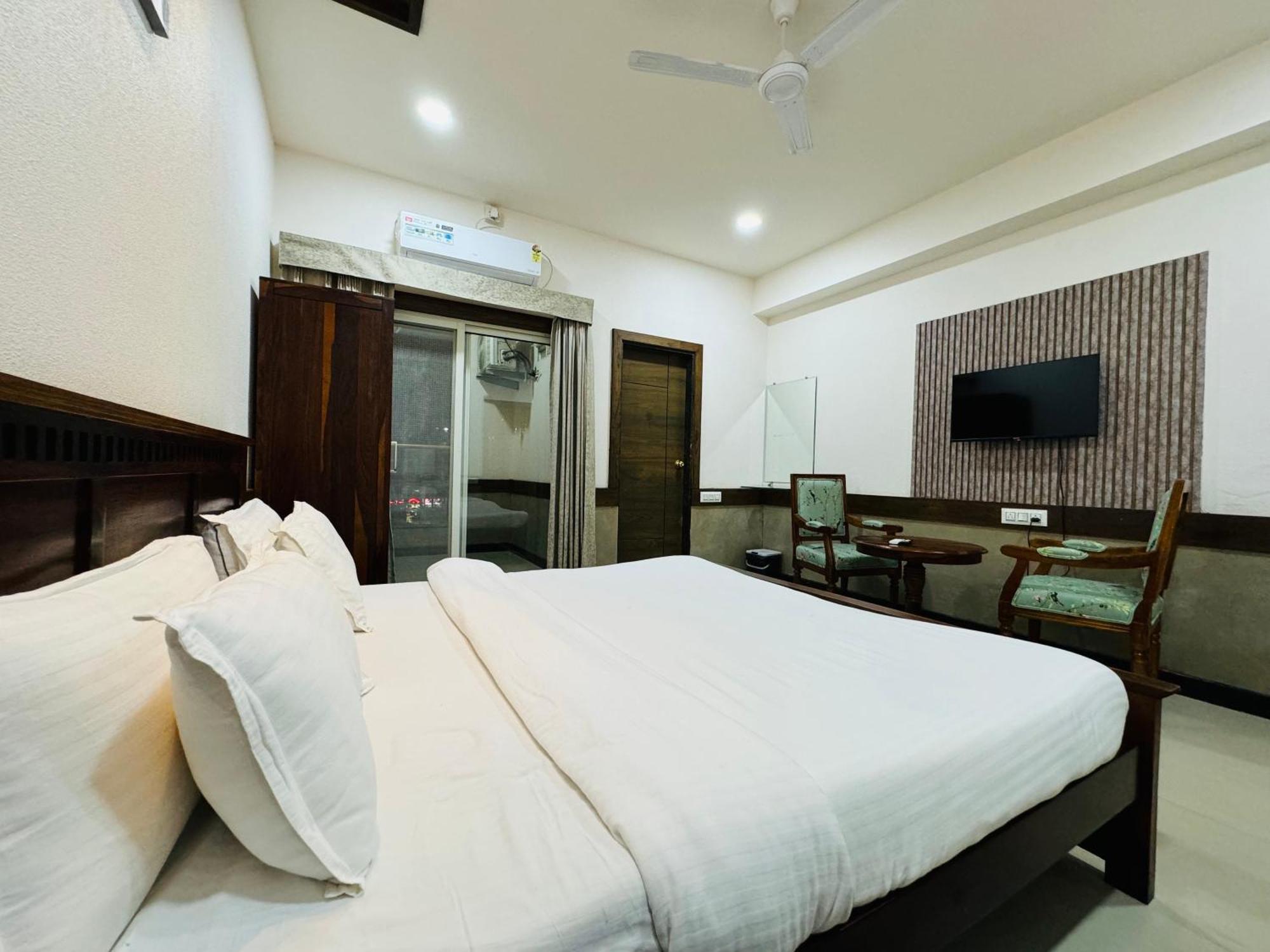 Hotel Tirth By Sonu'S Ujjain Exterior foto