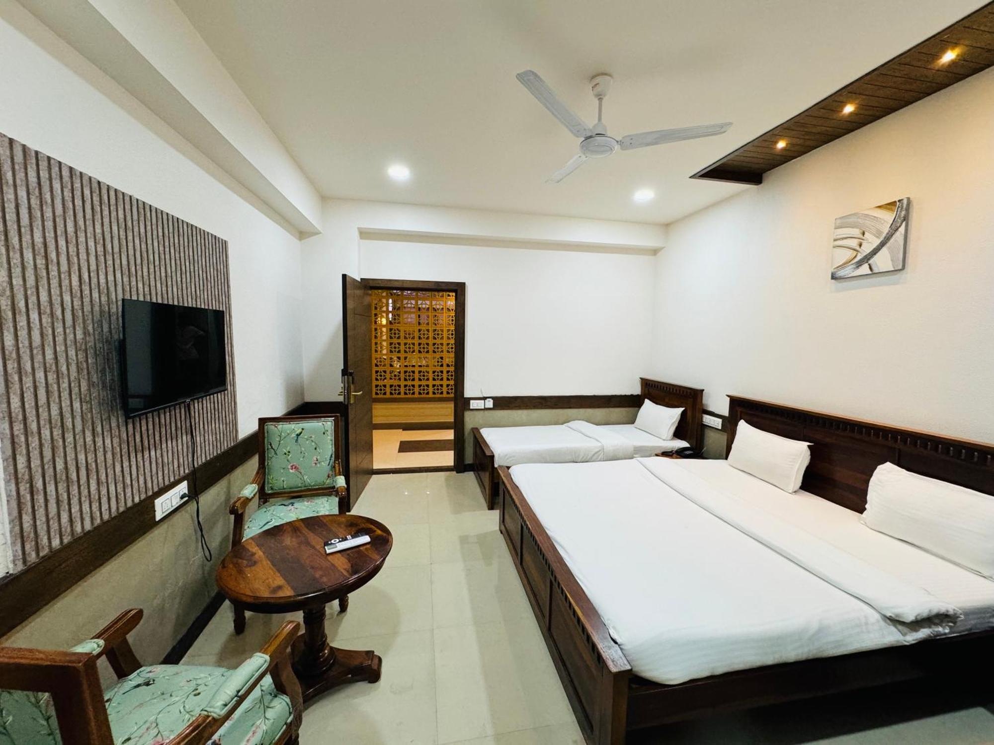 Hotel Tirth By Sonu'S Ujjain Exterior foto