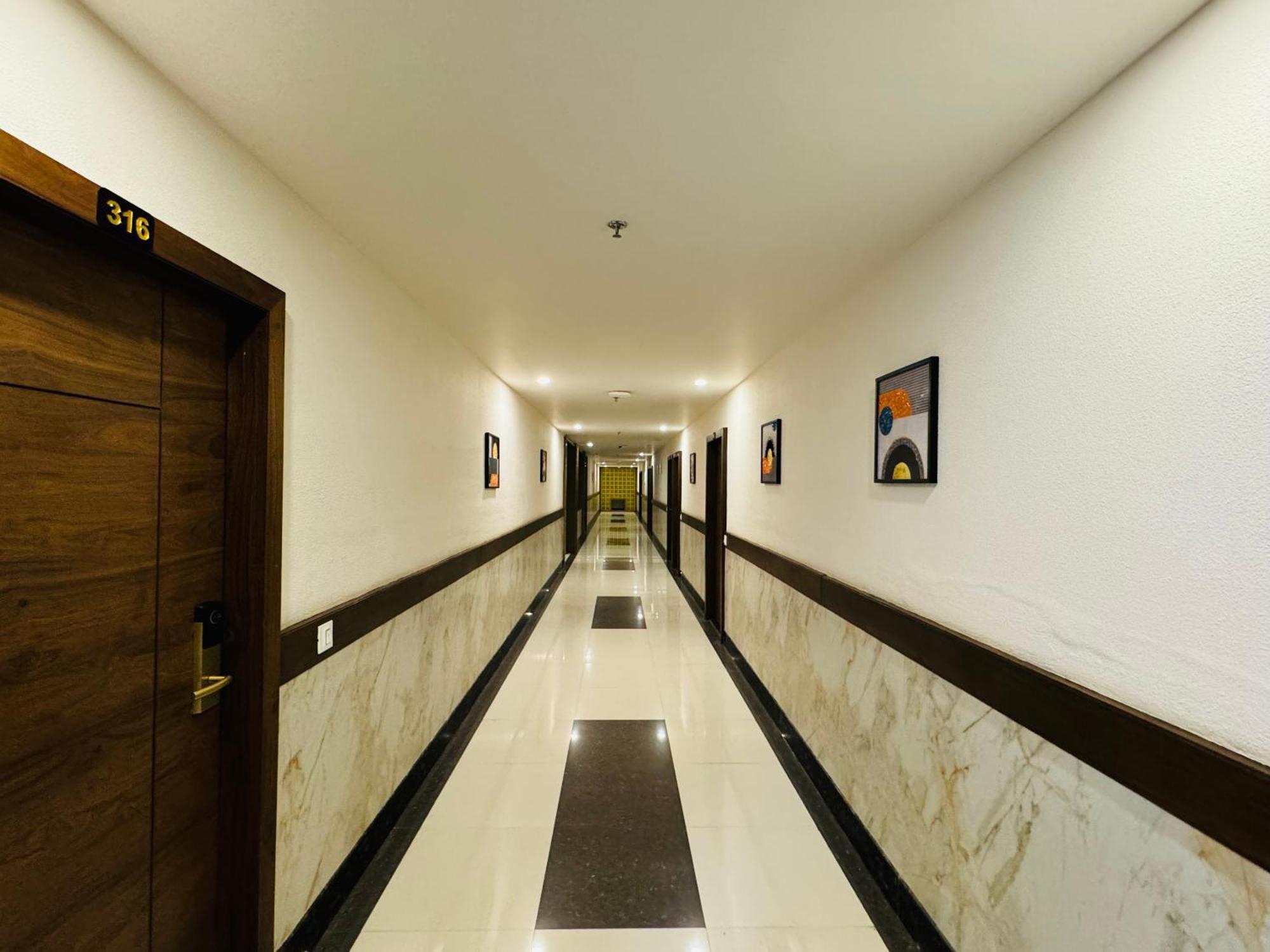 Hotel Tirth By Sonu'S Ujjain Exterior foto