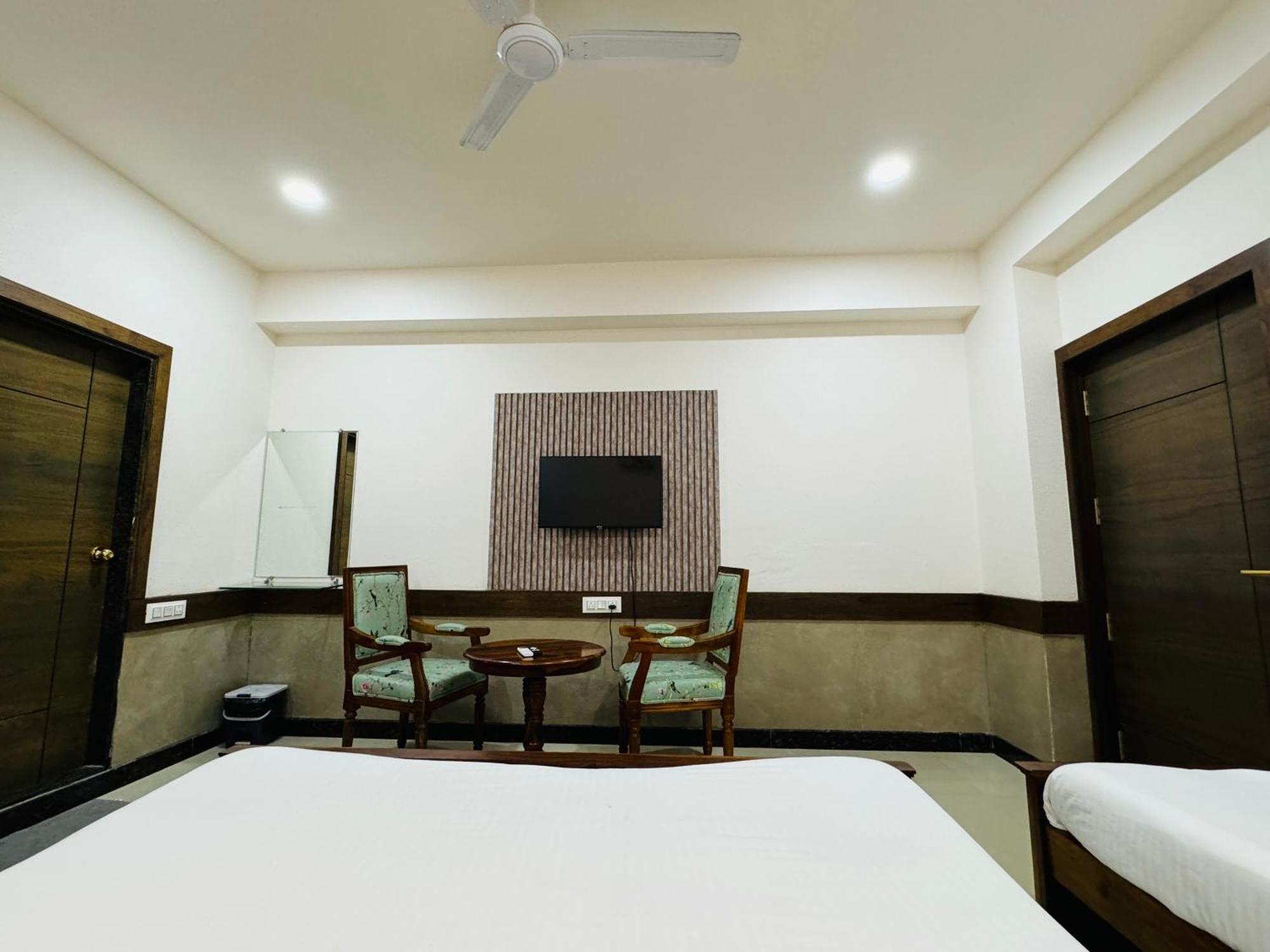 Hotel Tirth By Sonu'S Ujjain Quarto foto