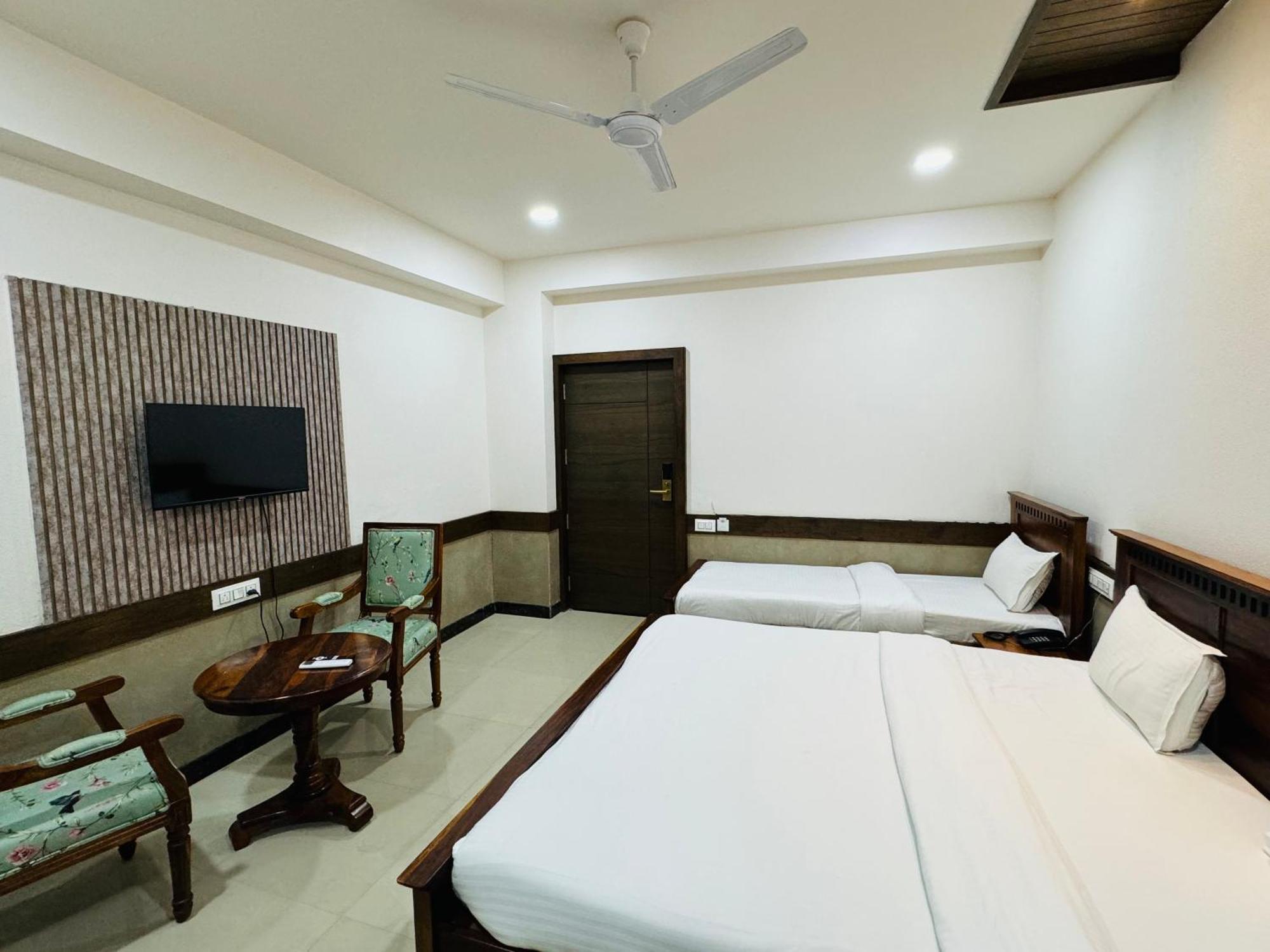 Hotel Tirth By Sonu'S Ujjain Quarto foto
