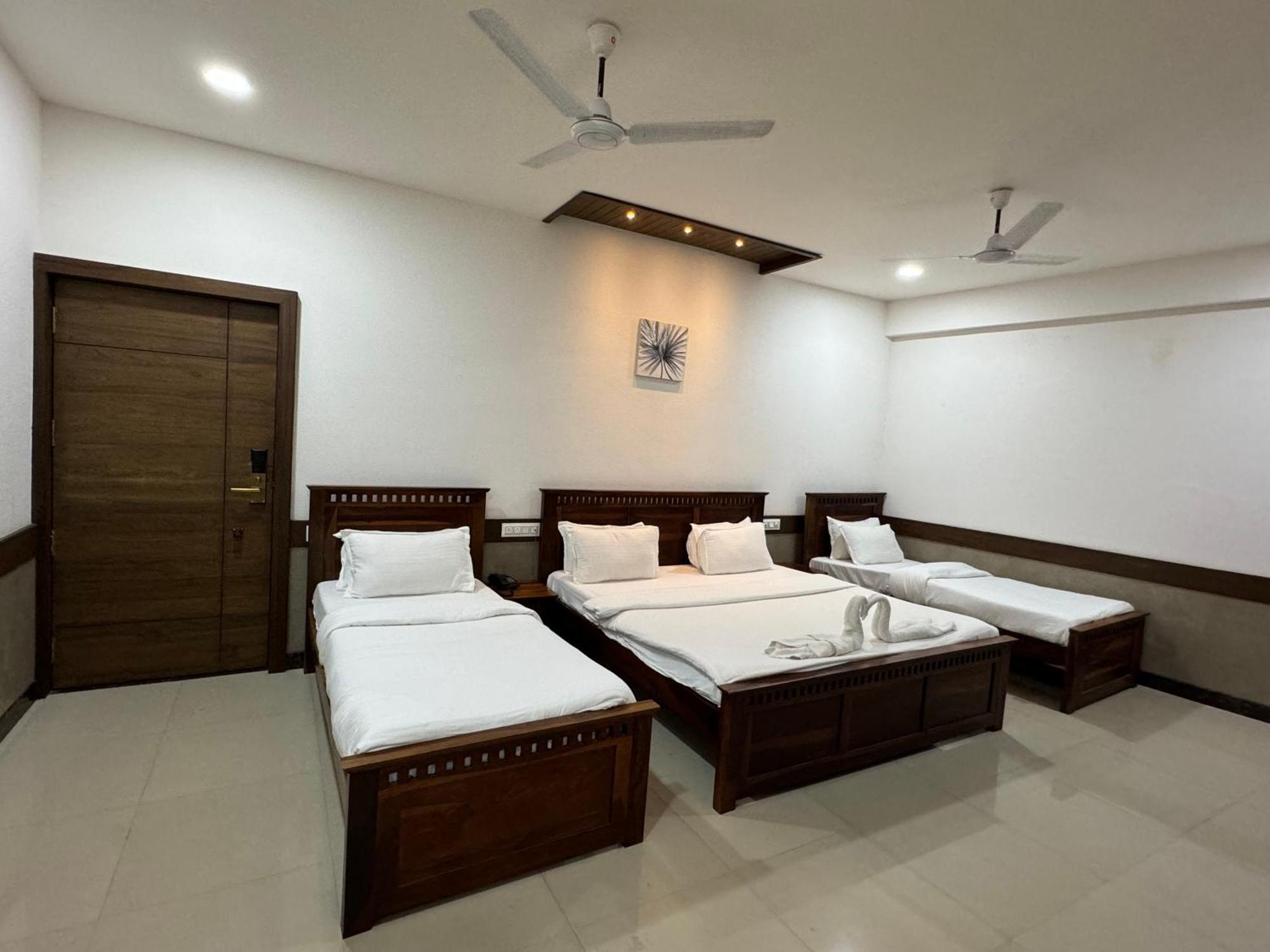 Hotel Tirth By Sonu'S Ujjain Quarto foto